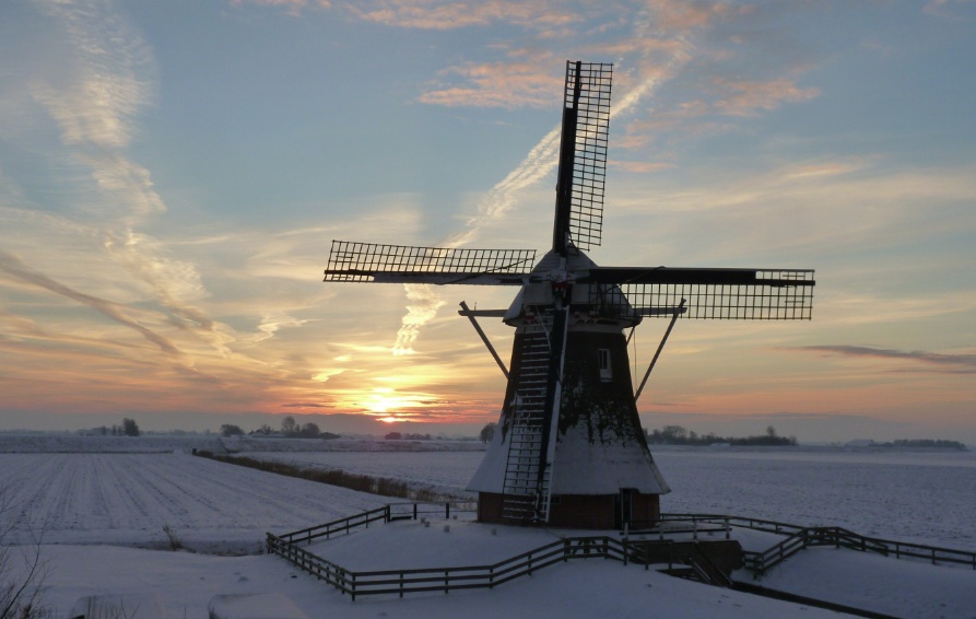 winter molen zonsondergang